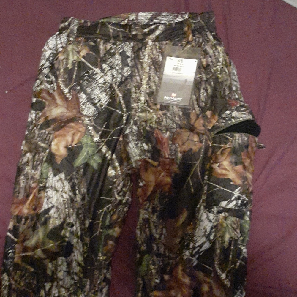 ** New Medalist outer pants
